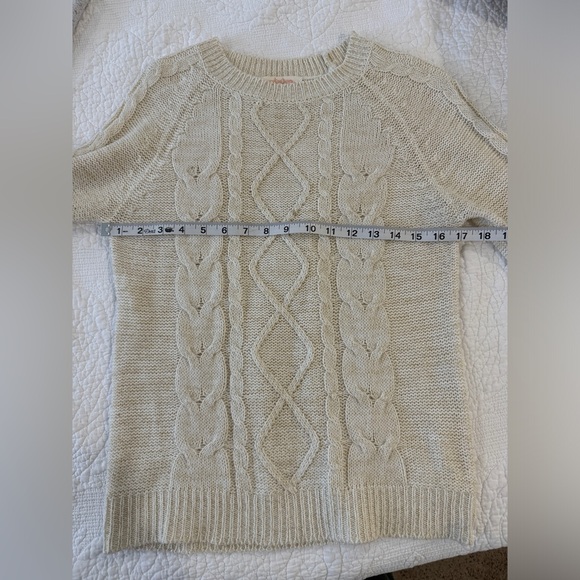 Cream cable knit sweater. Size L fits like a medium. - Picture 5 of 6